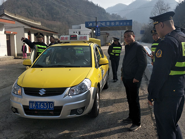 配合運(yùn)管部門(mén)上路稽查車(chē)輛