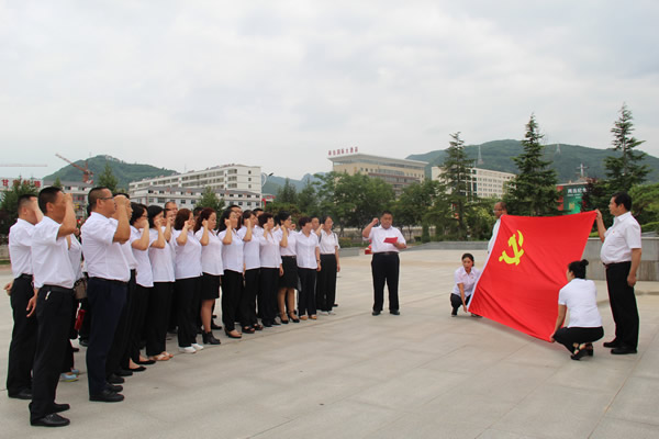 隴運(yùn)集團(tuán)公司黨委開展慶祝建黨97周年“緬懷先烈，砥礪奮進(jìn)”主題黨日活動