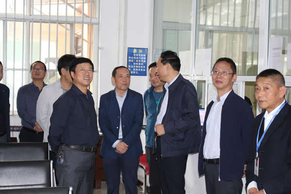 市安委辦主任、安監(jiān)局局長李永宏一行到隴運(yùn)集團(tuán)公司檢查指導(dǎo)工作