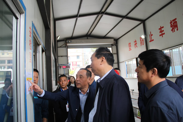 市安委辦主任、安監(jiān)局局長李永宏一行到隴運(yùn)集團(tuán)公司檢查指導(dǎo)工作