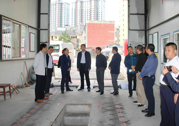 市安委辦主任、安監(jiān)局局長李永宏一行到隴運(yùn)集團(tuán)公司檢查指導(dǎo)工作
