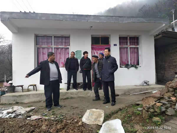 隴運(yùn)集團(tuán)公司開展“解難題、辦實(shí)事、送溫暖”主題黨日活動(dòng)