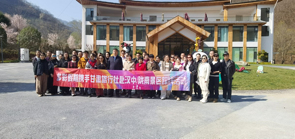 隴運(yùn)集團(tuán)潤華旅游客運(yùn)公司  晟游天下旅行社與隴南裕河大景區(qū)簽署旅游市場戰(zhàn)略合作協(xié)議